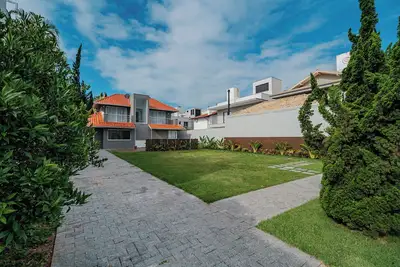 Casa em Jurerê com 4 quartos - 10 min da praia