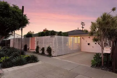 Image de New! 2 Bed, Walk To Beach, Shops, Restaurants, Perfect Family Bungalow, Parking!