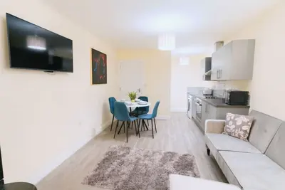 Image de Cardiff Emerald Suite| Contractors | Sleeps 5