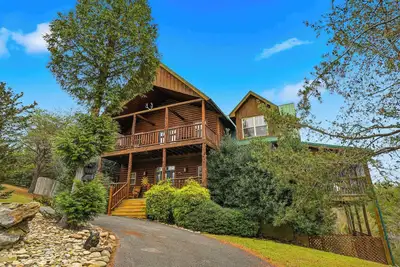 Image de Giant 5bed cabin+Firepit+Hottub+Office+Yard!