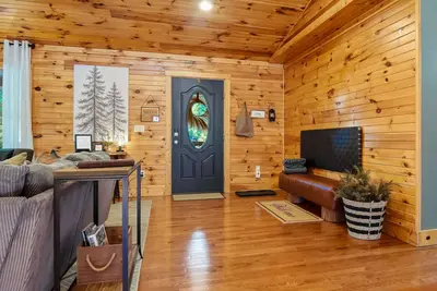 Image de Knotty Pine-Cabine-Salle de bain privée