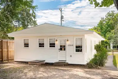 Image de New 2 King Bed / 2 Bath Cottage at Starlight Motor Inn Minutes from Downtown