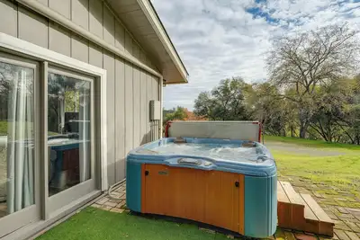 Image de Sweeping Views! Charming Home Near Dtwn Jamestown