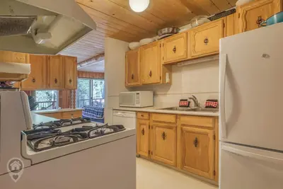 Image de New Pet-Friendly Original Ski Cabin in Panorama