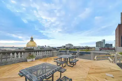 Image de Walk to Boston Common: Bright Apt w/ Rooftop Deck