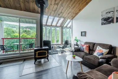 Superbe Condo face aux pentes de Ski Stoneham!