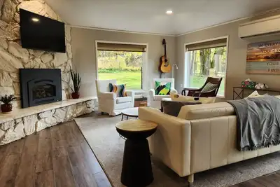 Image de Family- & Pet-Friendly Retreat at the Base of Squak Mountain