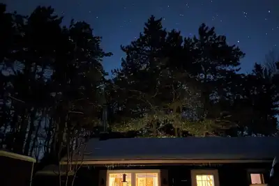 Image de Private Retro Immersive River Retreat. Pond, Game Room, and Peace