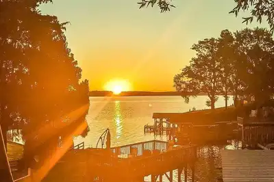 Image de Lake Tillery with Hot Tub & long range view