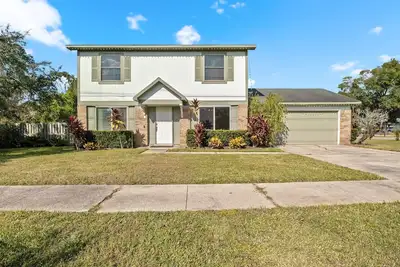 Image de Home with Large Deck & Privacy Fenced in Backyard