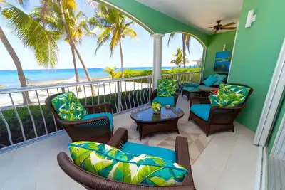 Spacious 3 Bd Beachfront Ground Flr Condo w/ Pool