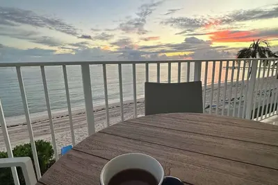 Image de Beautiful Oceanfront Apartment with lots of amenities