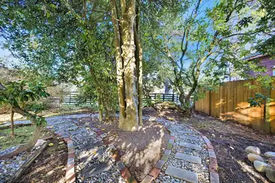 Image de Downtown Blaine  Charming Studio Cottage/1/3rd Acre/1 Block to Water