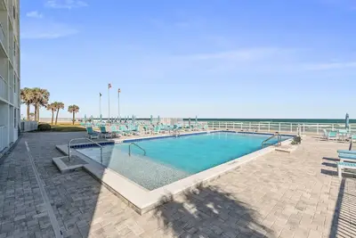 Image de Oceanfront Studio w/ Balcony, Shared Pool & Steps to Beach