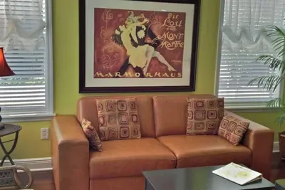 Image de Adorable condo steps to the beach in vibrant Hollywood