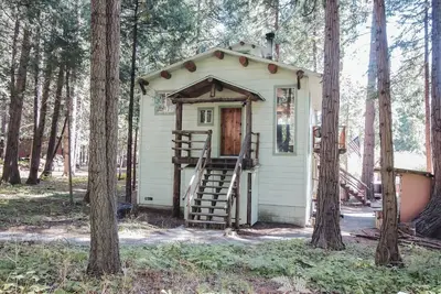 Image de Base Camp • Walk to Lake • Spa • Firepit • Theatre