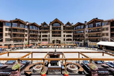 3br+ Den Home w/ Deck & Fireplace | Shuttle + Pool