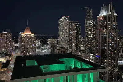 Image de Luxury in The Heart of Mississauga, minutes away from Pearson Airport