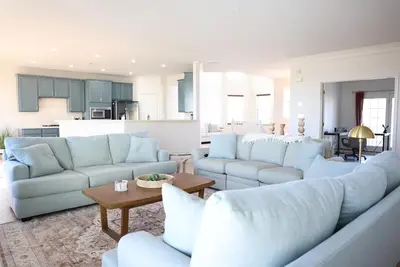 Image de Bayside Bliss: Gorgeous, Spacious 5br Resort Home w/ Pools, Gym, Sports & Piers