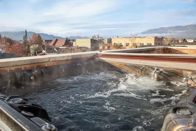 Image de New! Stunning Downtown Whitefish Loft | 3br, 3. 5ba, Hot Tub & Mountain Views