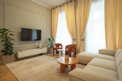 Image de Chic and Cozy 104m² Flat: Walk to Top Attractions