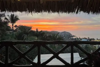 Image de Renovated 5-bedroom house, Ac, private pool, and views of Sayulita and sunsets.