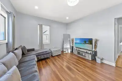 Image de Cozy 3br Home • Smart Tv + Workspace