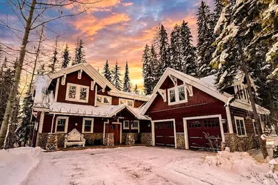 Image de Magnificent True Ski In / Ski Out Home, 6 Bed / 5 Bath, Private Sauna, Sleeps 14!
