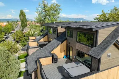 Image de Downtown Whitefish Retreat – Hot Tub • Mountain Views • 3 Bedrooms + sleeping Loft