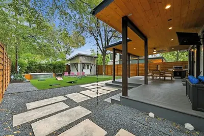 Image de Cowboy Pool, Putting Green - Minutes to Downtown