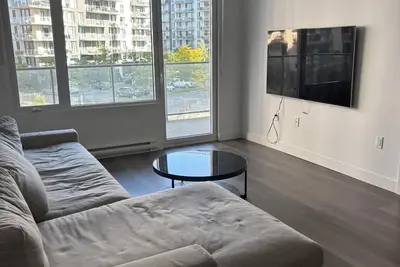 Image de Beautiful 3 1/2 apartment offering a bright open-concept living space.