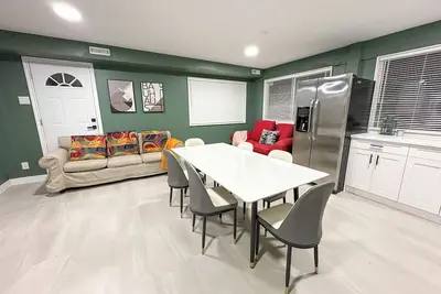 Image de 3-Bd Suite near Ubc/Vancouver