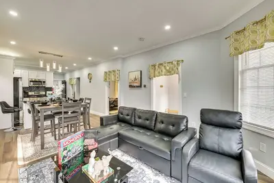 Image de 2 Mi to Downtown: Charming Apt in Schenectady!