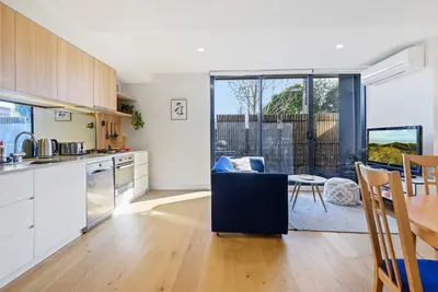 Image de Appartement confortable avec balcon privé près de Showgrounds