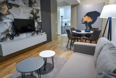 Image de Elegant One-Bedroom Suite • New Building • Prime Location