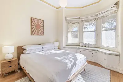 Image de Superbe maison victorienne de 2 chambres dans un quartier artistique