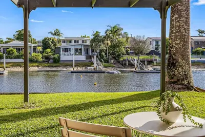 Image de Appartement 3 chambres au bord de l'eau avec patio privé