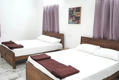 Image de Cozy Homes - Luxury  (2 Bhk, 3 Queen beds)