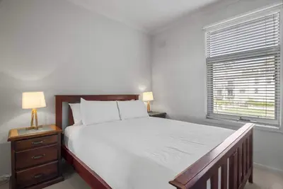 Image de Appartement central de 2 chambres avec court de tennis,