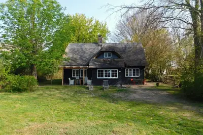 Image de Vacation home \"Zum hohen Ufer\" - cane roof house approx. 82 m² living space for 2-6 persons