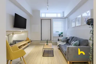 Cozy Hub: Work, Relax, Explore - Prime Location