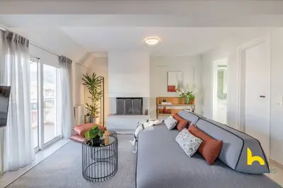 Image de 25% - Vervainon4 · 3-Storey Family Home, City View & Private Parking!