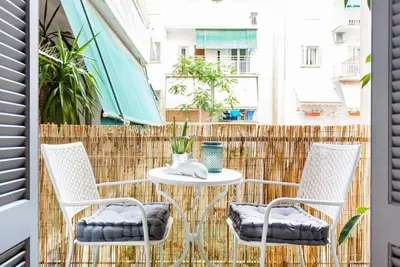 Image de Hms - Zinni · Head for Acropolis from a Romantic Hideaway in Koukaki