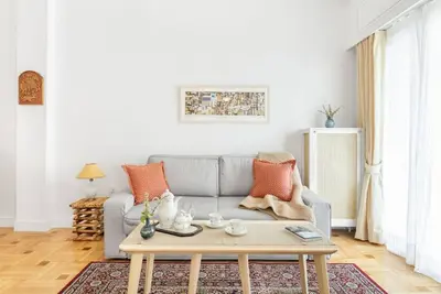 Image de 25% - Aristoxenou21 · Chill Out In Retropolitan Hideaway at Alsos Park