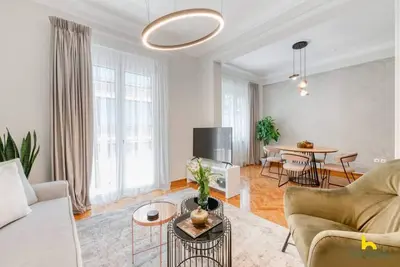 Image de Hms - Efranoros19 · Contemporary 2-Bdr Apt near Kalimarmaro & Alsos!