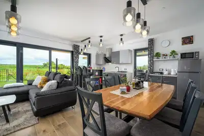 Image de A luxury 3 bedroom, 2 storey apartment with garden and whirlpool - Brigitta 4