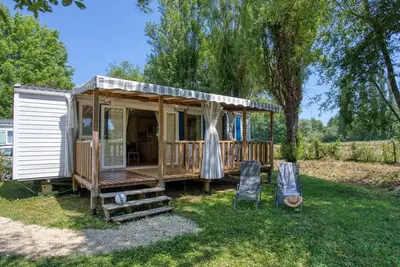Image de Mobil-home à Groléjac avec terrasse et cuisine équipée