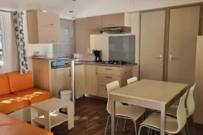 Image de Mobil home confortable avec terrasse au camping de Neffes