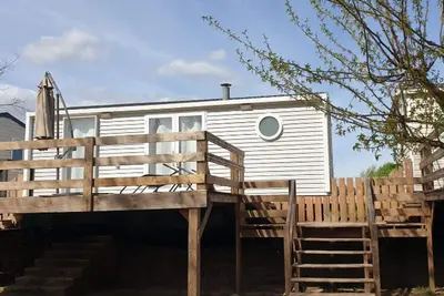 Image de Mobil-home sur pilotis avec terrasse