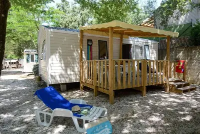 Image de Mobil-home 29m² avec terrasse et salon de jardin à Hyères